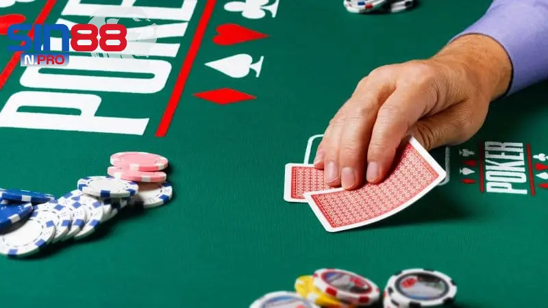 Các vòng cược chính trong một ván Poker Sin88