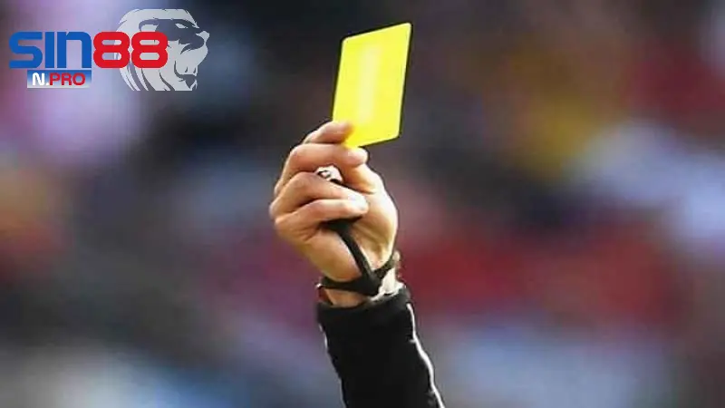 Các hành vi dẫn đến nhận thẻ vàng là gì?