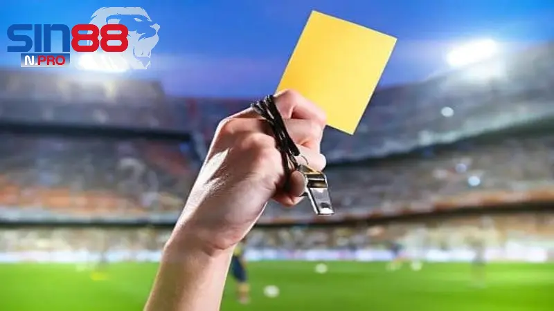 Tìm hiểu chi tiết khái niệm thẻ vàng là gì?
